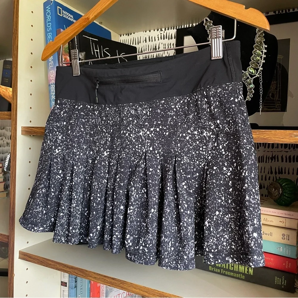 Lululemon Sz 4 Circuit Breaker Skirt Skort Splatter White Black EUC - Picture 8 of 12